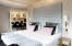 Foto: Annika Persson, Precious People, 0708-99 22 30, annika@preciouspeople.se Scandic Kramer, suite bedroom and living room